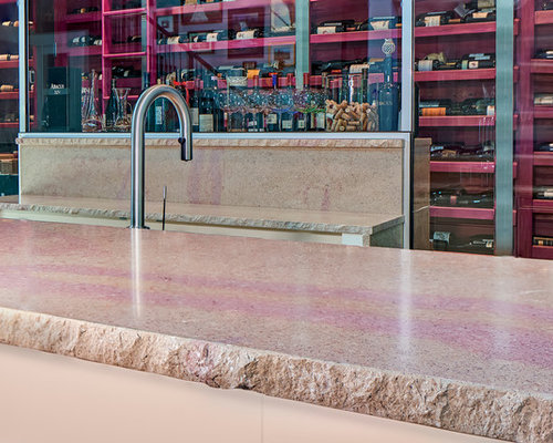 Modern chiseled stone backsplash home bar design ideas ... Diseño Backsplash Bar