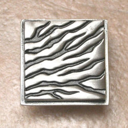 D'Artefax Modern style hardware - Cabinet And Drawer Knobs