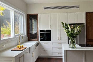 Inspiration for a traditional kitchen in Melbourne.