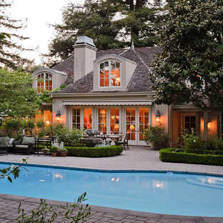 サンフランシスコの中サイズの長方形地中海スタイルのおしゃれなプール (コンクリート敷き	) の写真