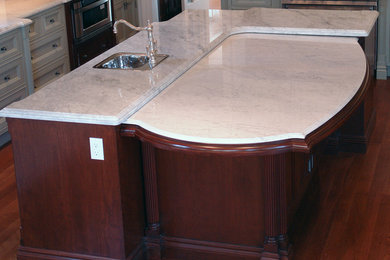 Example of a kitchen design in Toronto