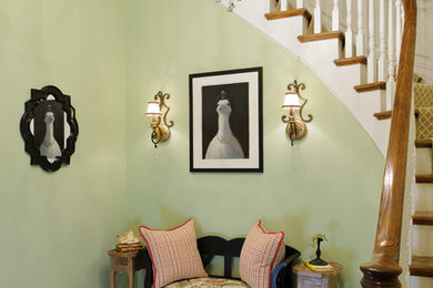 Example of a mid-sized eclectic curved staircase design in New York