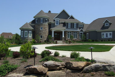 Inspiration for an exterior home remodel in Cleveland