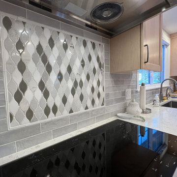 6612 - Bianco Breeze: Transforming with Quartz & Maple