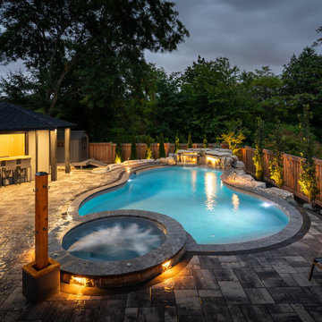 Cuved Pool with Water Feature