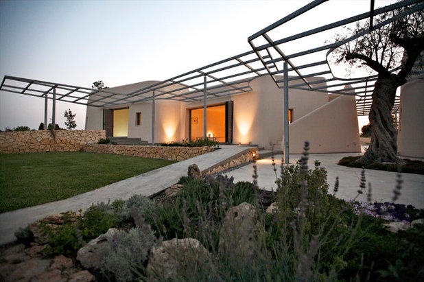 Modern  by Mario Cutuli Architetto