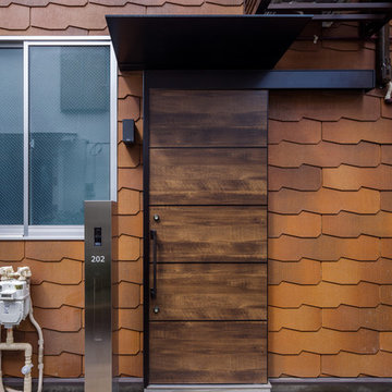 玄関ポーチ・エントランス：コロニアル貼・玄関ドア・ポスト：リノベーション：東京都北区