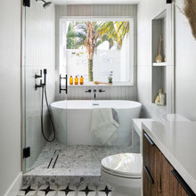Second Bayshore Bath w/ Tub