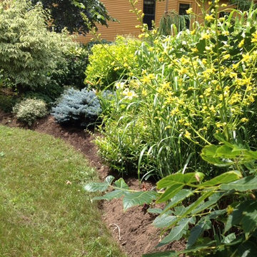 Rollinsford Country Home: A Garden for All Seasons