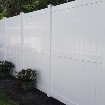 Beautiful Vinyl Fence Installation for Backyard in Orlando
