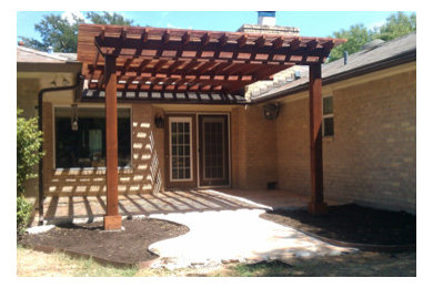 Example of a southwest home design design in Austin