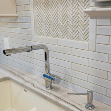 Transitional mix kitchen