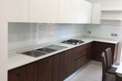 Esempio di una cucina design