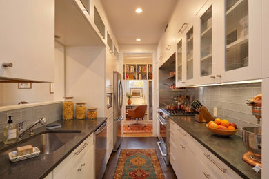 Example of a minimalist kitchen design