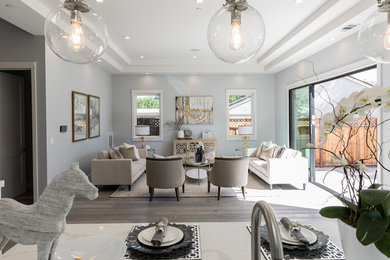 Example of a transitional living room design in San Francisco