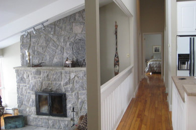 Example of a classic living room design in Toronto