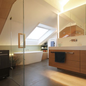 Dachgeschoss mit Schlafzimmer und Wellnessbad