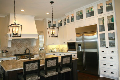 Kitchen - contemporary kitchen idea in Houston