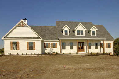Inspiration for a cottage exterior home remodel in Kansas City