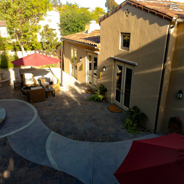 Cozy and Curvy in Santa Luz