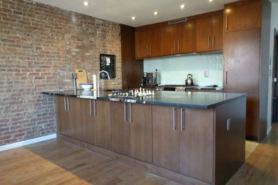 Kitchen - kitchen idea in New York