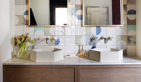 17 Bathrooms With Tile Patterns to Inspire