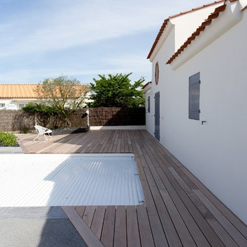 Terrasse en bois, plage de piscine