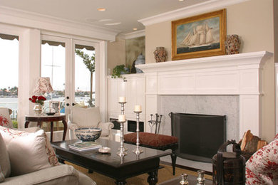 Example of a classic living room design in Orange County