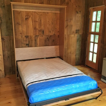Maine Lakefront Camp House Murphy Bed!