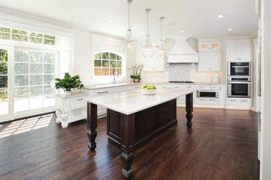 Example of a classic kitchen design in San Francisco