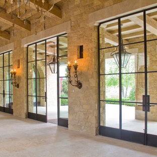 Diseño de salón para visitas cerrado, mediterráneo, grande, sin televisor, con paredes grises y suelo de mármol