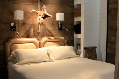 Bedroom - rustic bedroom idea in Raleigh