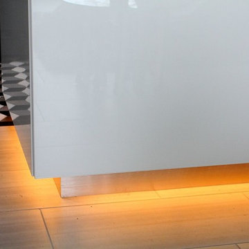 Black & White kitchen in nFusionGlass