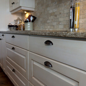 Two Tone Custom with Range Hood