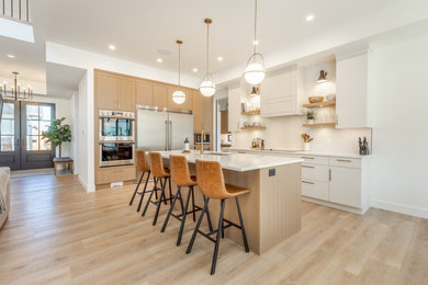 Kitchen - transitional kitchen idea in Vancouver