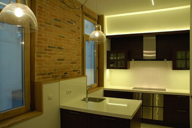 Modelo de cocina tradicional renovada con microcemento