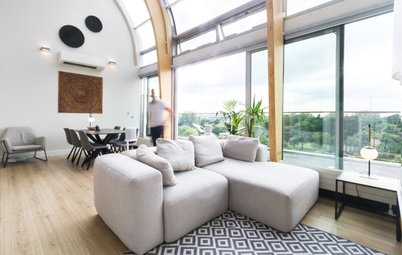 シンプルな北欧風スタイルの、天井が高いアパート