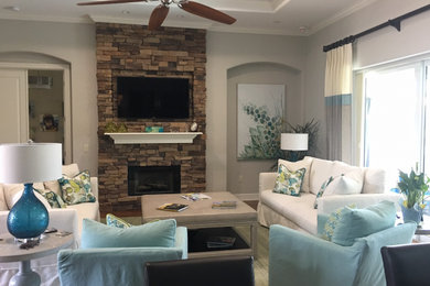 Transitional family room photo in Orlando
