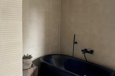 ケルンにあるミッドセンチュリースタイルのおしゃれな浴室の写真
