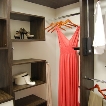 LUXURIOUS WALK-IN CLOSET