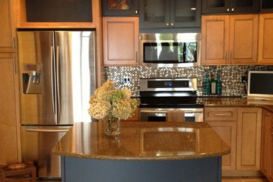 Eat-in kitchen - mid-sized transitional l-shaped eat-in kitchen idea in New York with recessed-panel cabinets, light wood cabinets, quartz countertops, mosaic tile backsplash, stainless steel appliances, an island and metallic backsplash