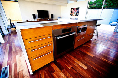 Example of a minimalist home design design in Los Angeles