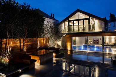 Inspiration for a modern house exterior in Other.