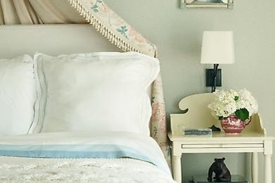 Example of a master bedroom design in New York