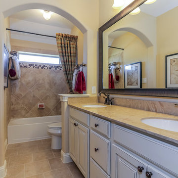 Houston, Texas | Inverness Estates - Classic Dartmouth Secondary Bathroom