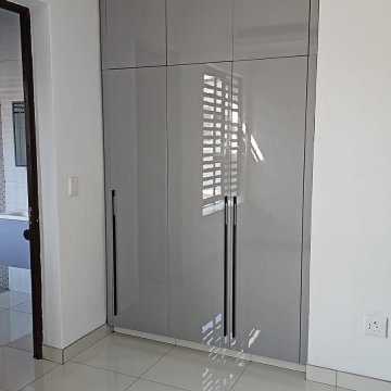 High-Gloss Grey Minimalist Built-In Bedroom Wardrobe