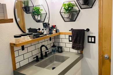 Inspiration for a cottage bathroom remodel in Wichita