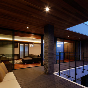 他の地域のコンテンポラリースタイルのおしゃれなデッキ (張り出し屋根) の写真