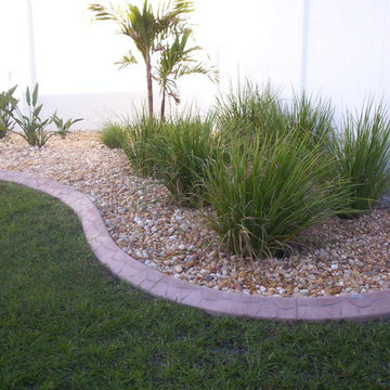pebble w/ french gray flagstone patern