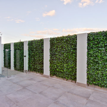 Elegant Artificial Ivy Poolside Wall - Lush Greenery for a Chic Outdoor Retreat